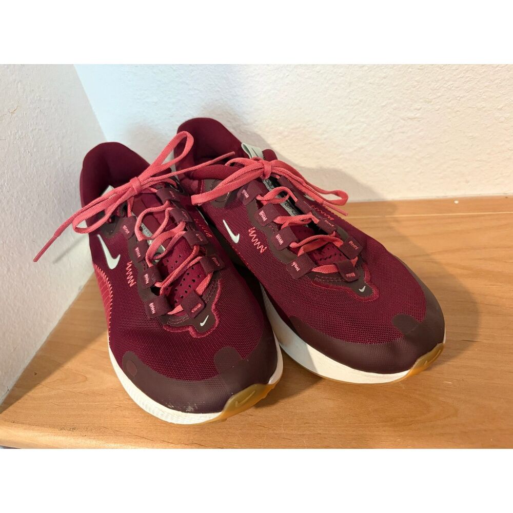 Nike React Escape Run Women's Running Dark Beetroot US7.5 EUC